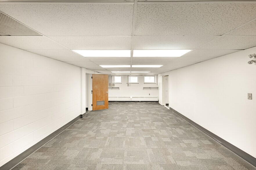 More Photos Of 1605 Rue Girouard O, Saint-hyacinthe Freestanding For Lease