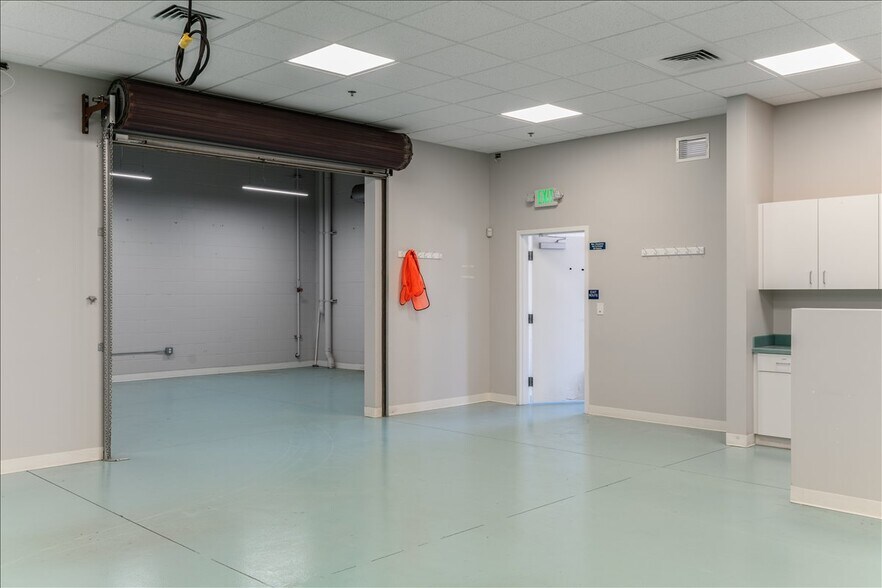 More Photos Of 1030 Huston St, Grover Beach Flex For Lease