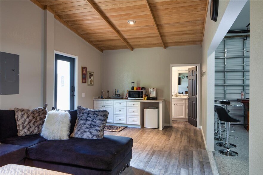 More Photos Of 10910 Ruden Rd, North Fort Myers Specialty For Sale