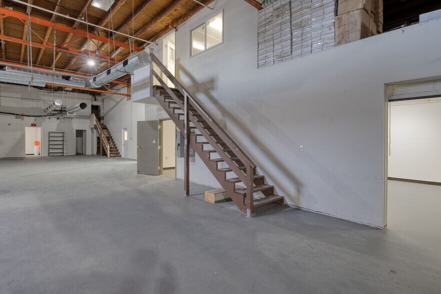 More Photos Of 320 Kentucky St, Bakersfield Manufacturing For Sale