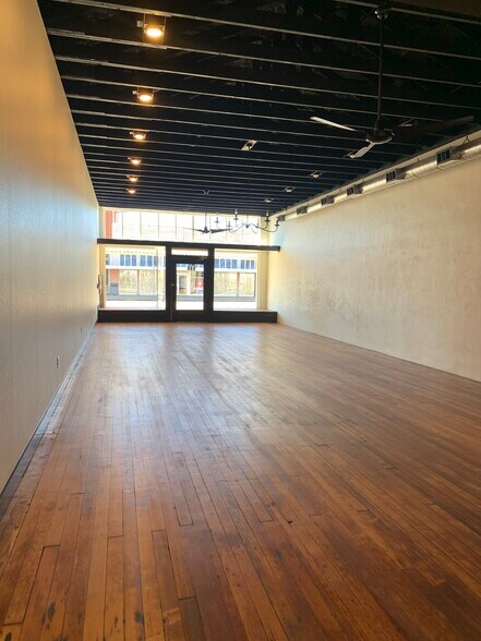 More Photos Of 106 N Main St, Grand Saline Storefront For Sale