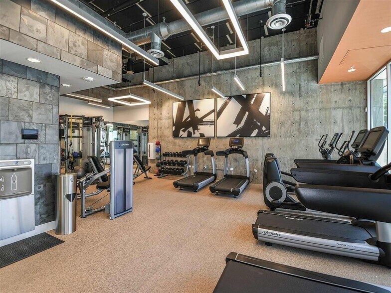 More Photos Of 1110 F St, San Diego Apartments For Lease