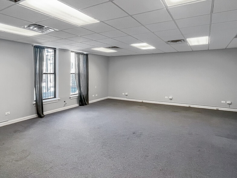 More Photos Of 101-107 N Oak Park Ave, Oak Park General Retail For Sale