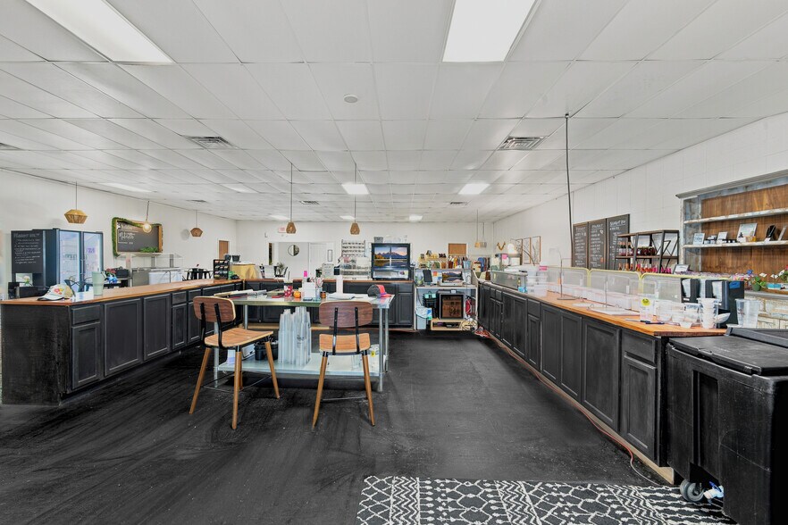 More Photos Of 20 Town Sq, Greenwood Health Club For Sale