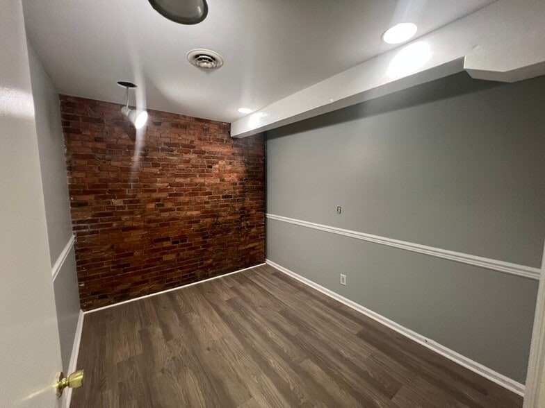 More Photos Of 600 Main St, Riverton Office For Lease