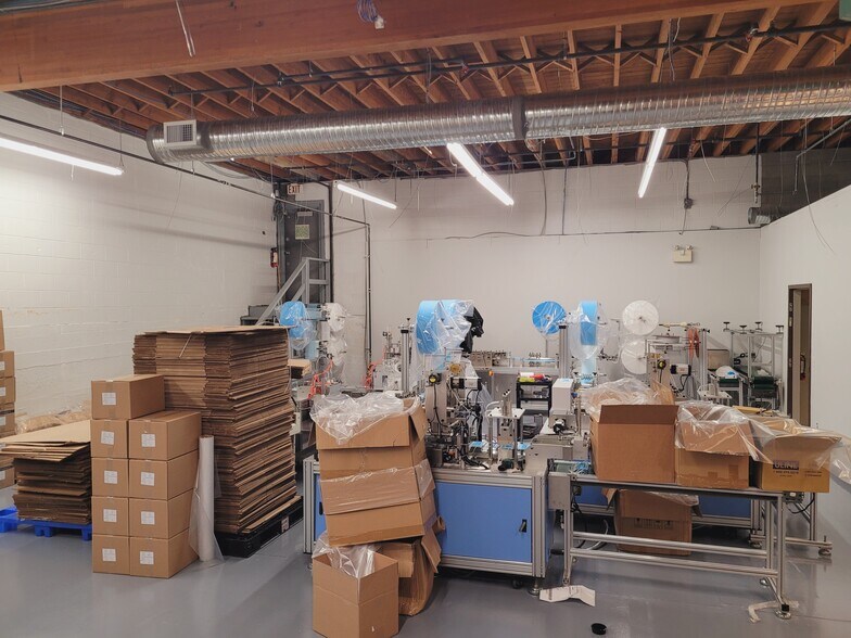 More Photos Of 4413-4433 Dawson St, Burnaby Warehouse For Lease