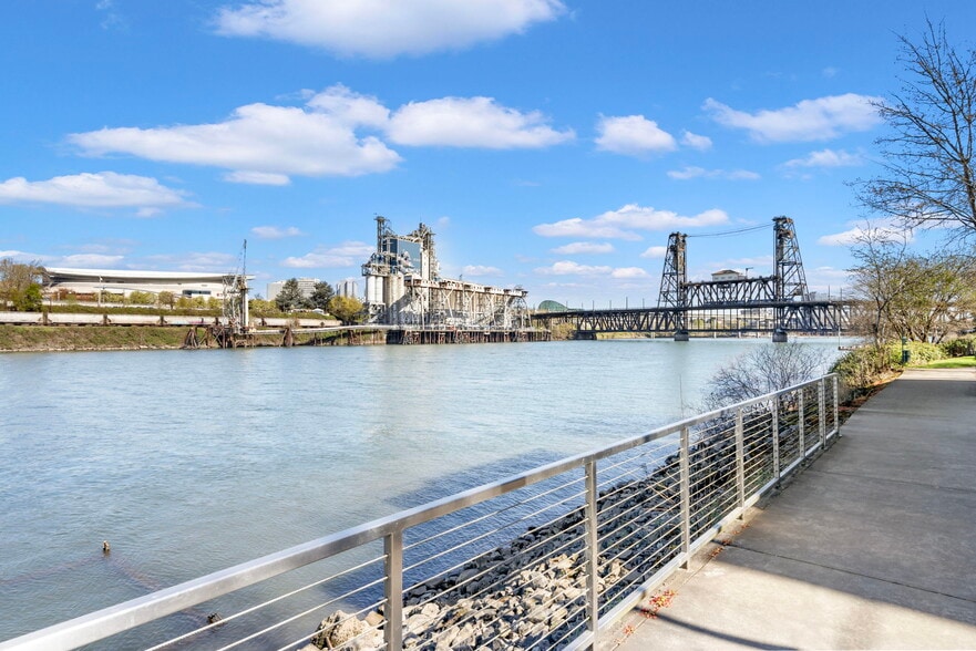 More Photos Of 600 NW Naito Pkwy, Portland General Retail For Sale