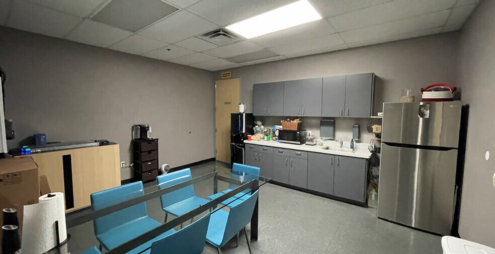 More Photos Of 9802 N 91st Ave, Peoria Warehouse For Lease