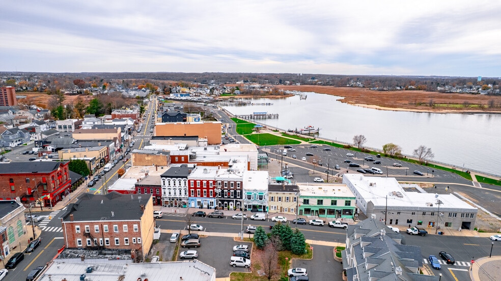 More Photos Of 32 Broad St, Keyport Bar For Sale