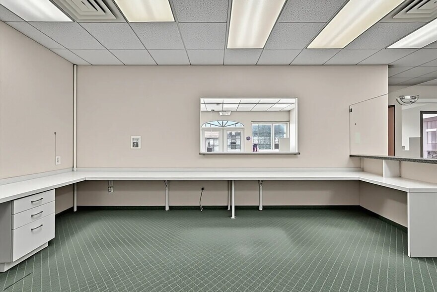 More Photos Of 24-26 Liberty Square Mall, Stony Point Office For Sale