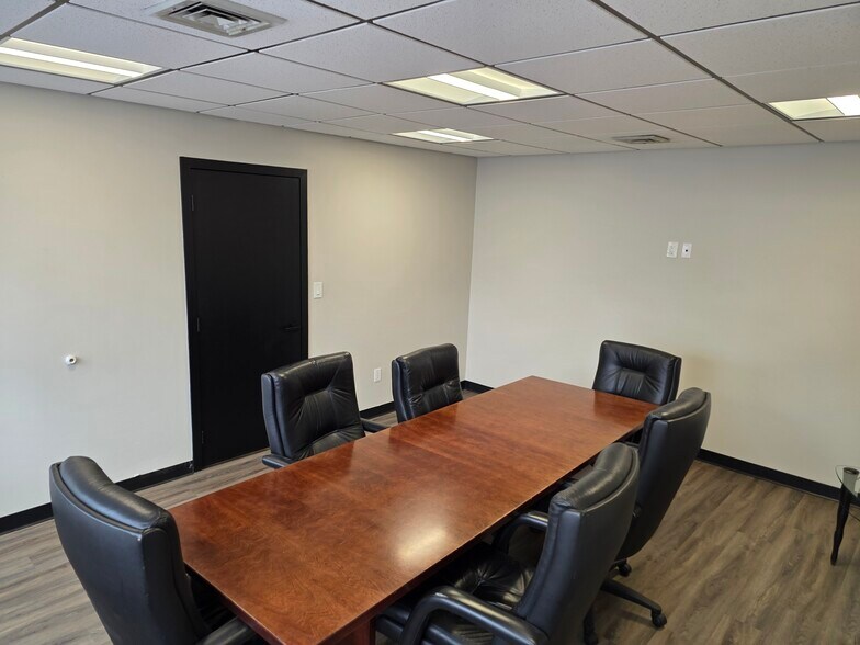 More Photos Of 98 Willis Ave, Mineola Office For Lease