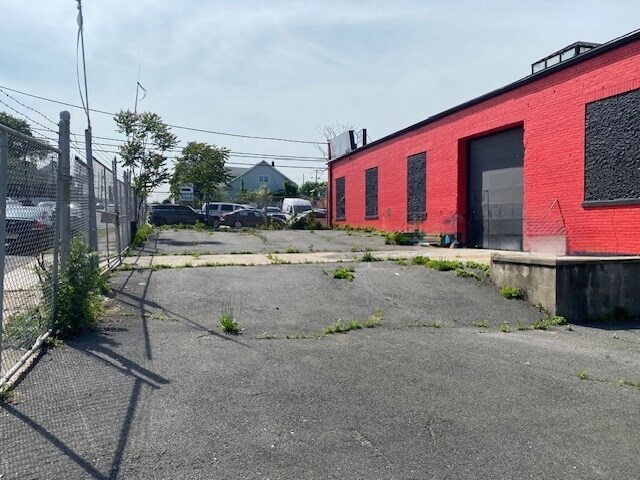 More Photos Of 860 Market St, Paterson Service For Lease