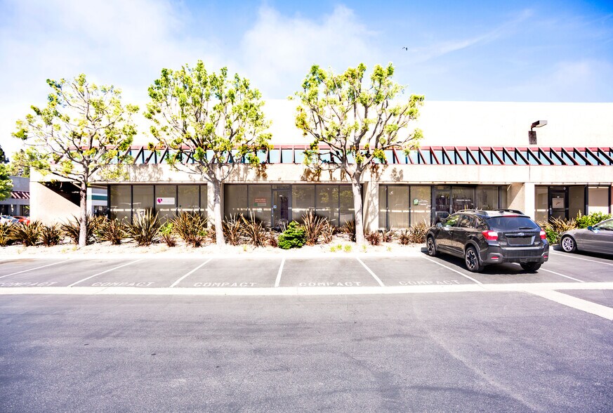 More Photos Of 4572 Telephone Rd, Ventura Warehouse For Lease