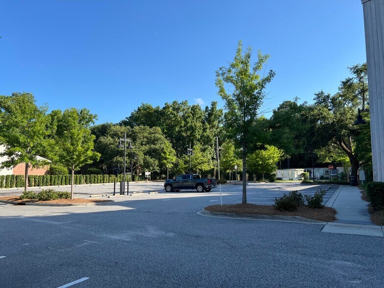 More Photos Of 835 Coleman Blvd, Mount Pleasant General Retail For Lease