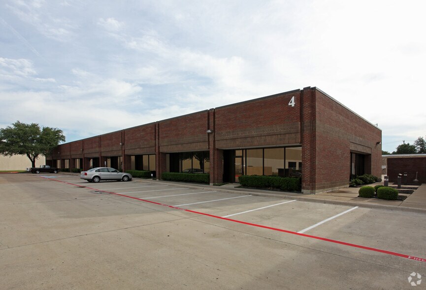 More Photos Of 1611 N Interstate 35E, Carrollton Research And Development For Lease