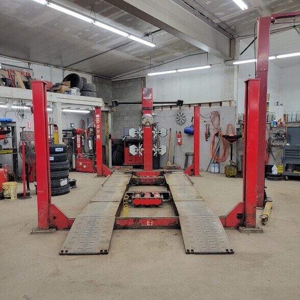 More Photos Of 61 Sullivan St, Wurtsboro Showroom For Sale