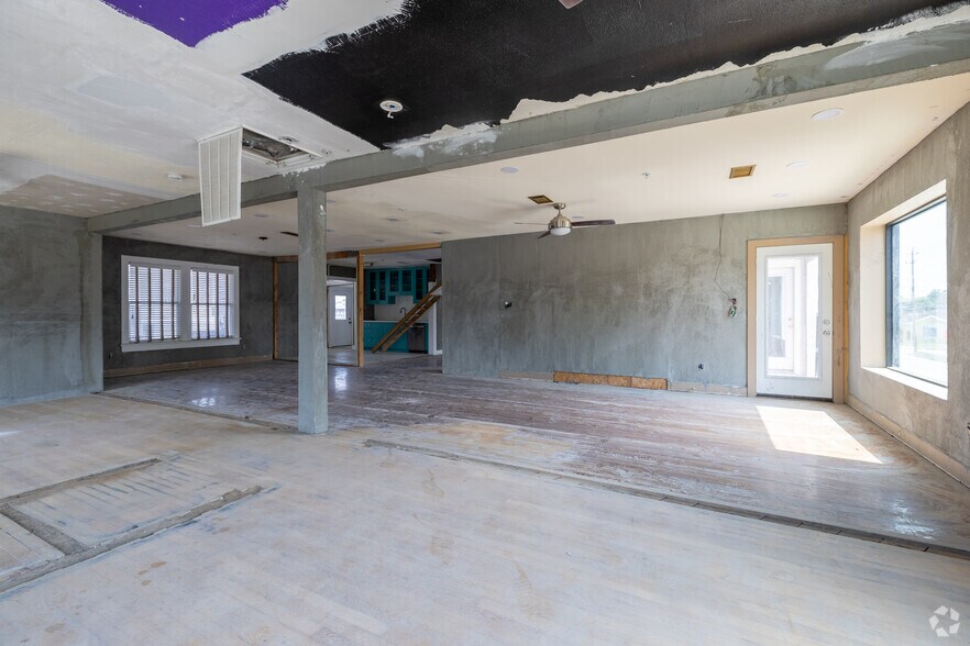 More Photos Of 4210 Emancipation Ave, Houston General Retail For Sale