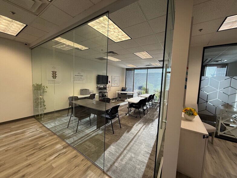 More Photos Of 17235 N 75th Ave, Glendale Unknown For Lease