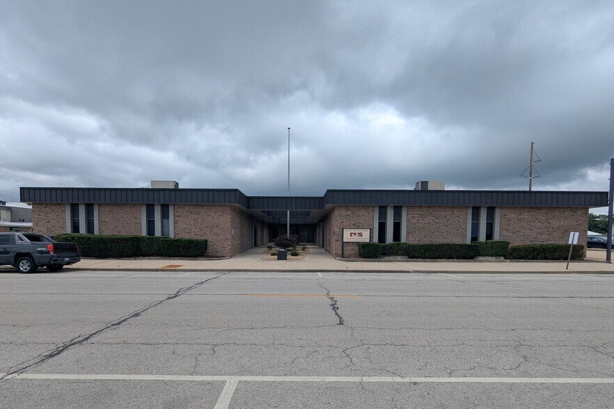 Primary Photo Of 123 N 15th St, Mattoon Office For Sale