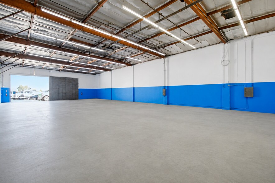More Photos Of 7900-7990 San Fernando Rd, Sun Valley Warehouse For Lease
