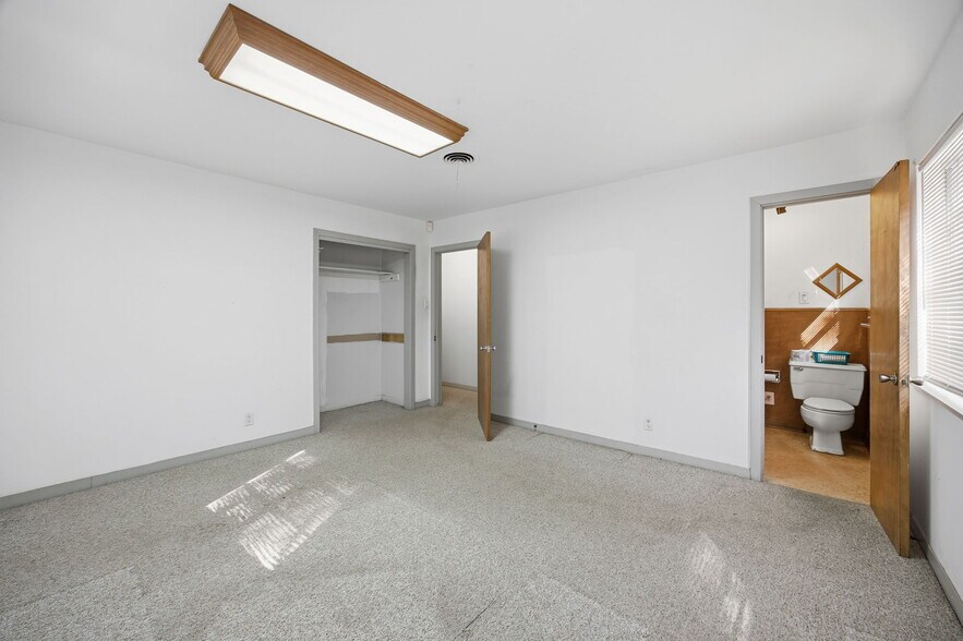 More Photos Of 7909 Rosson Dr., Austin Land For Lease