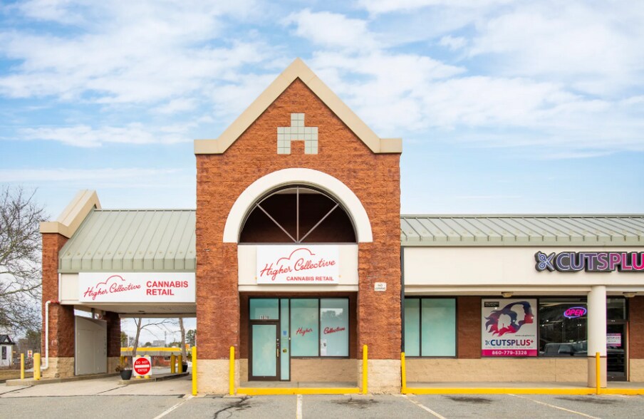 More Photos Of 1050-1078 N Main St, Dayville Freestanding For Lease