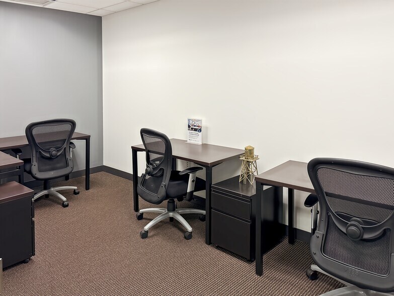 More Photos Of 41000 Woodward Ave, Bloomfield Hills Coworking Space