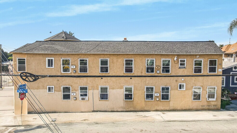 More Photos Of 3209 Dobinson St, Los Angeles Apartments For Sale