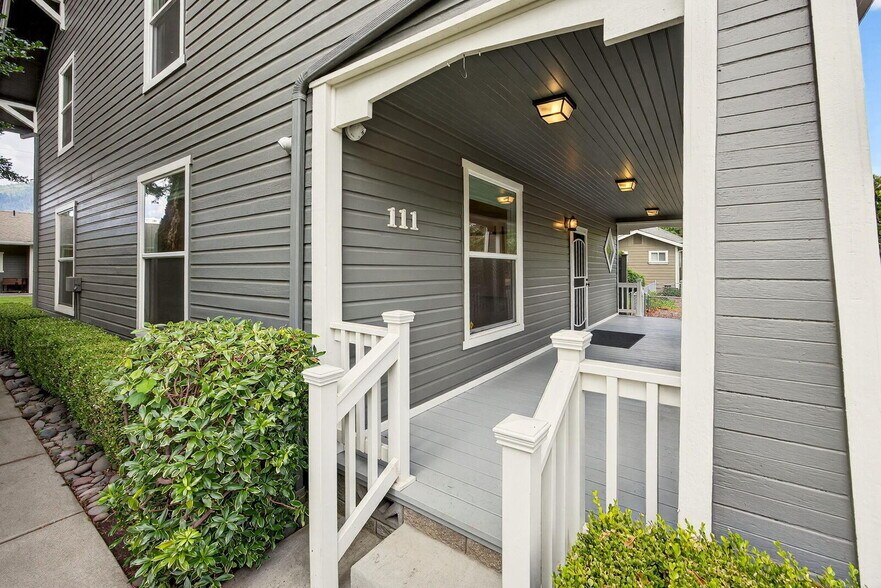 More Photos Of 111 Cedar St, Rogue River Office Residential For Sale