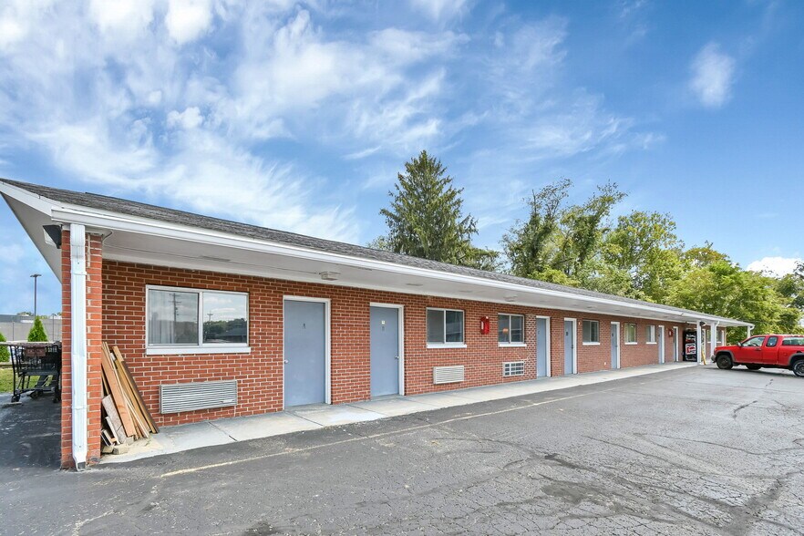 More Photos Of 1342 Hebron Rd, Heath Hotel For Sale