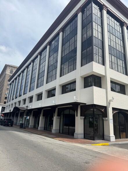 More Photos Of 33 Bull St, Savannah Office For Lease