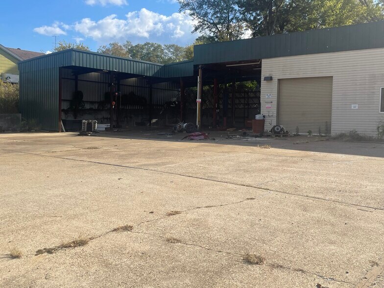 More Photos Of 701 E Main St, El Dorado Specialty For Sale