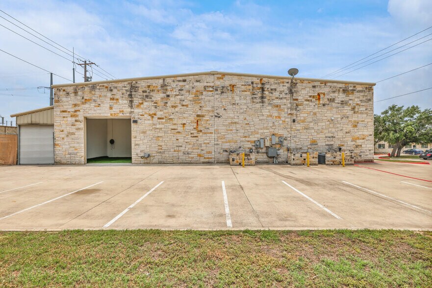 More Photos Of 2000 Windy Ter, Cedar Park Warehouse For Sale