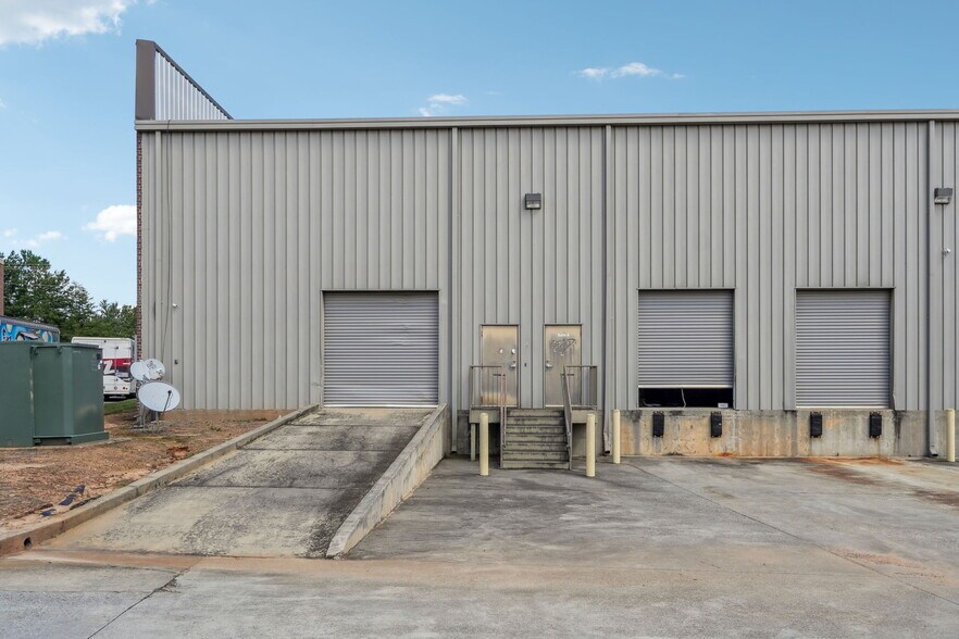 More Photos Of 3760 Peachtree Crest Dr, Duluth Industrial For Sale