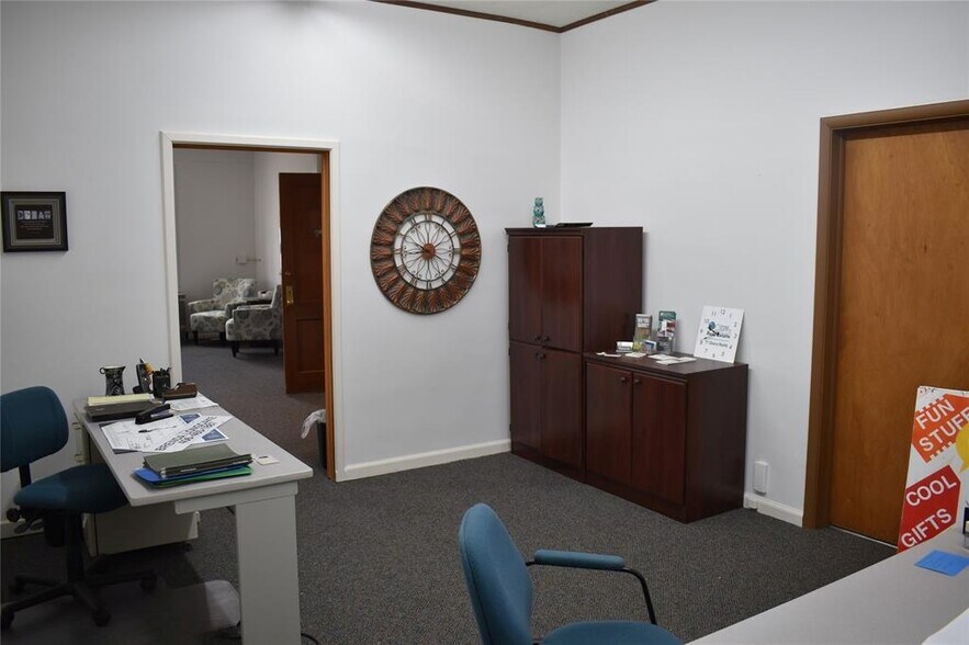 More Photos Of 424 Main St, Shelby Storefront Retail Office For Sale