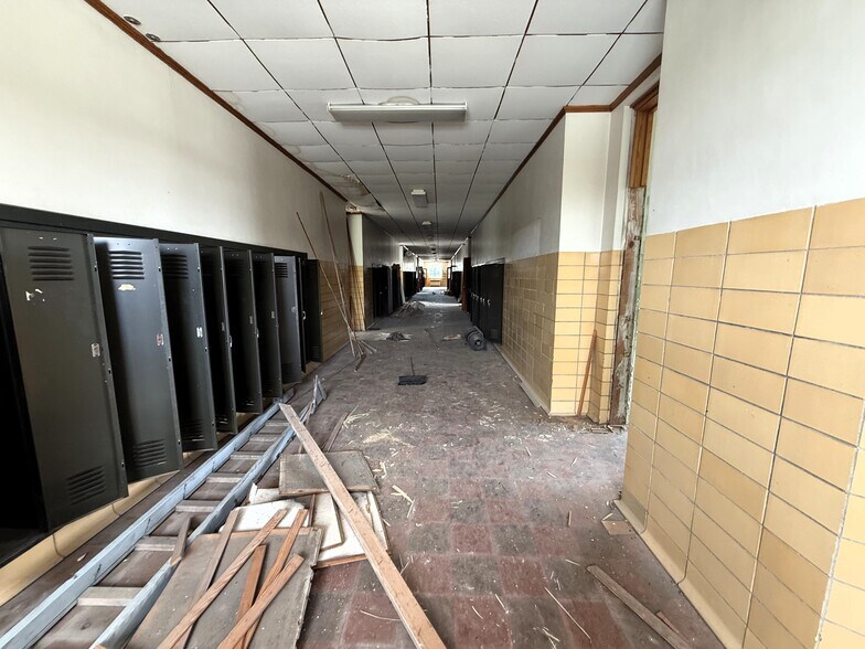 More Photos Of 33328 Main St, Townville Manufacturing For Sale