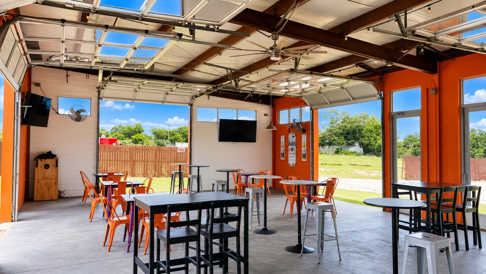 More Photos Of 1916 Austin Hwy, San Antonio General Retail For Sale
