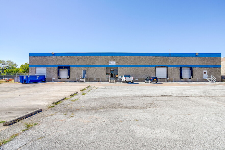 More Photos Of 4929 Northeast Pky, Fort Worth Distribution For Lease