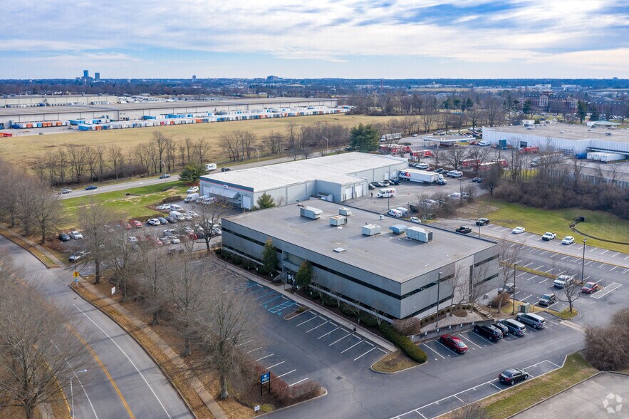 More Photos Of 2008 Mercer Rd, Lexington Office For Lease