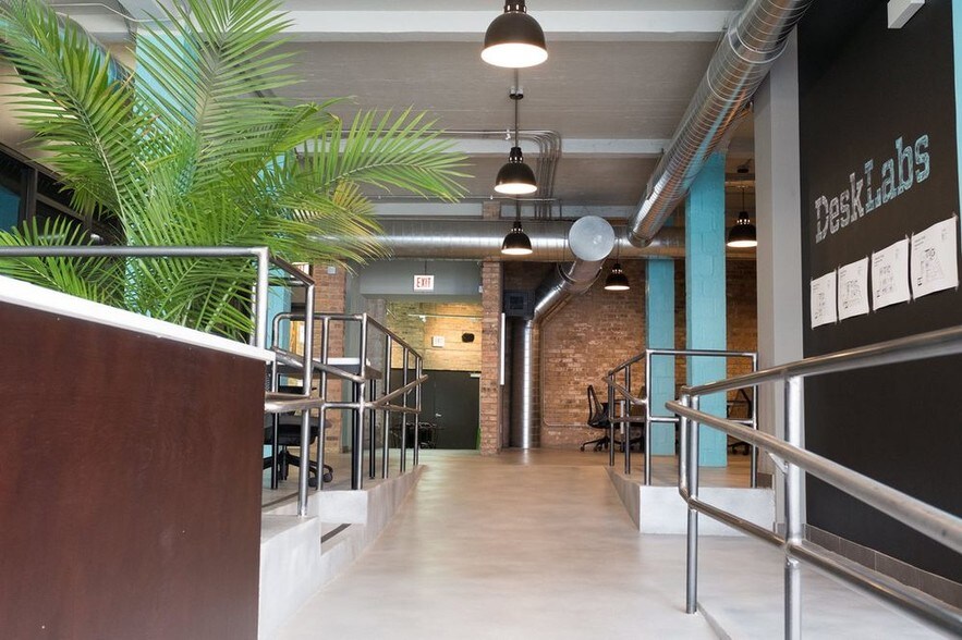 More Photos Of 3033-3035 N Clark St, Chicago Office For Sale