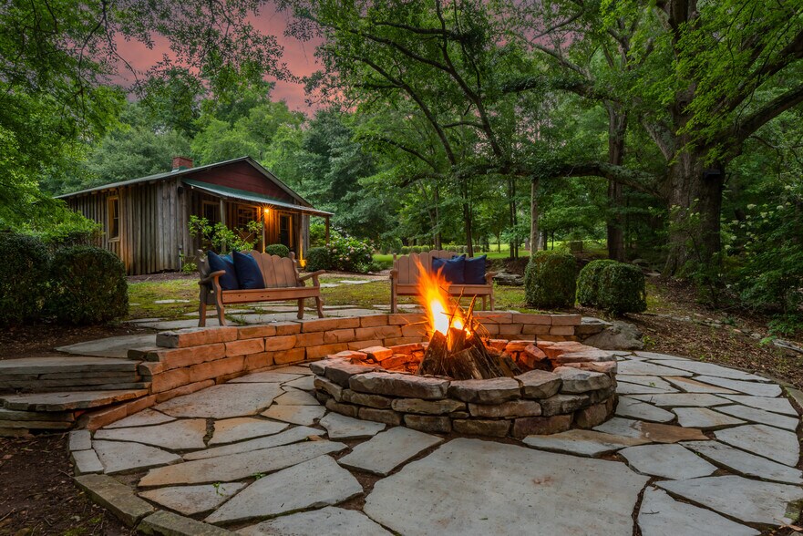 More Photos Of 565 Owens Gin Rd NE, Calhoun Lodge Meeting Hall For Sale