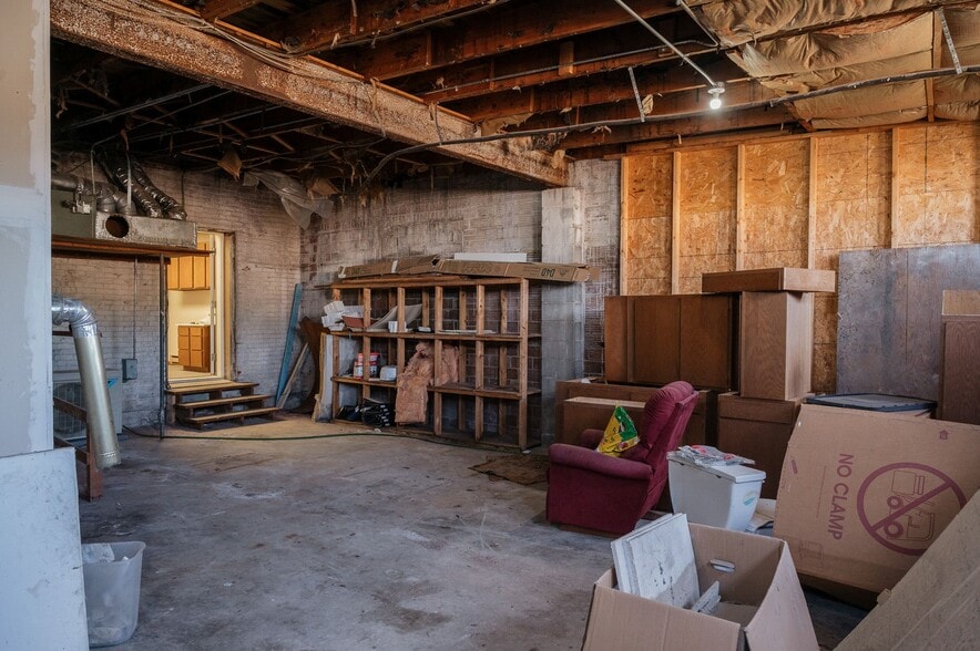 More Photos Of 435 Main St E, Trimont Flex For Sale