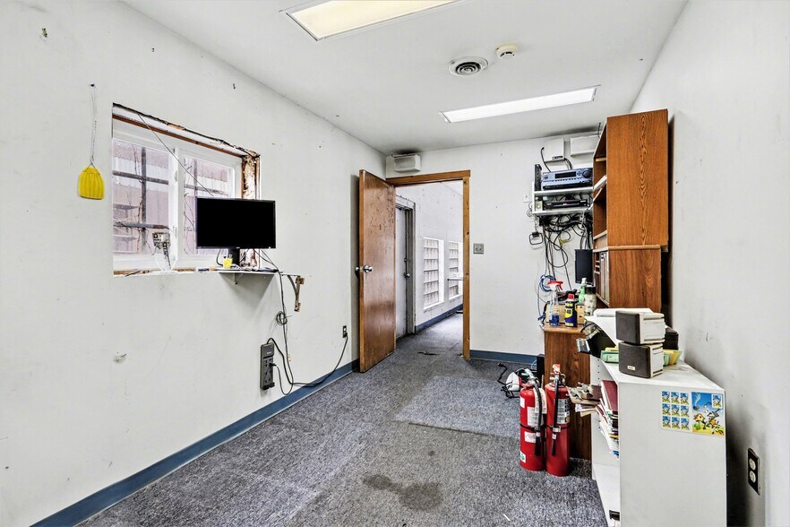 More Photos Of 240 Columbus st, Lithopolis Auto Repair For Sale