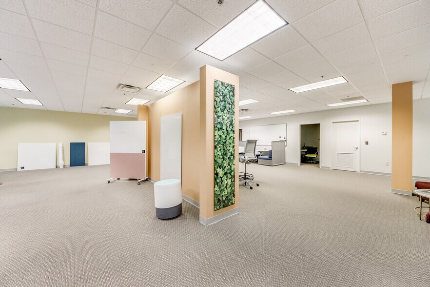 More Photos Of 10700 Abbotts Bridge Rd, Johns Creek General Retail For Lease