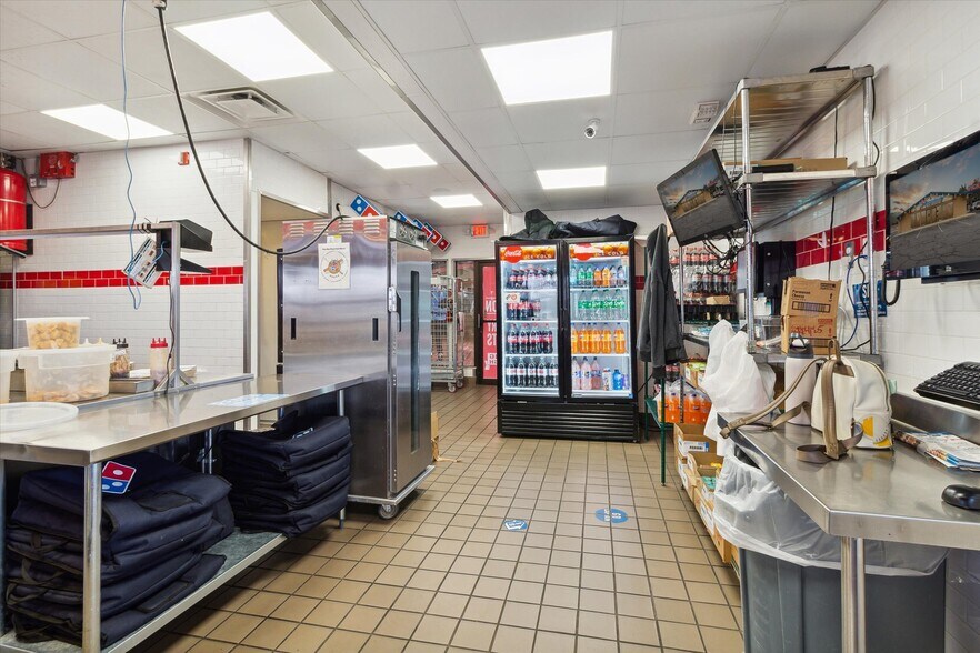 More Photos Of 1380 Wright Ave, Alma Freestanding For Sale