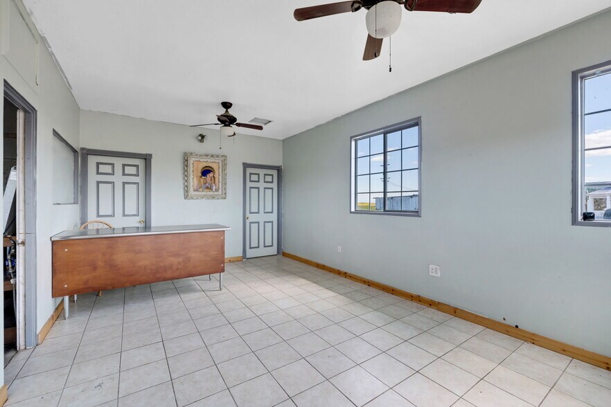 More Photos Of 12900 Soda Lake Rd, Santa Margarita Hotel For Lease