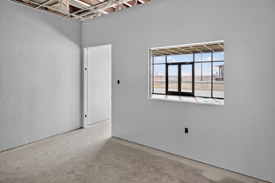 More Photos Of 16510 W Basin St, Odessa Warehouse For Lease