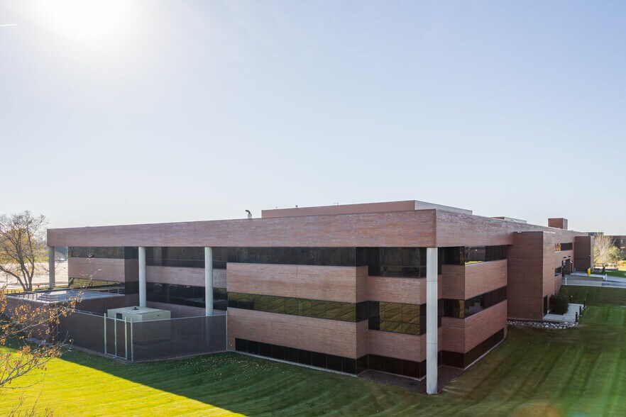 More Photos Of 11000 W Lake Park Dr, Milwaukee Office For Sale