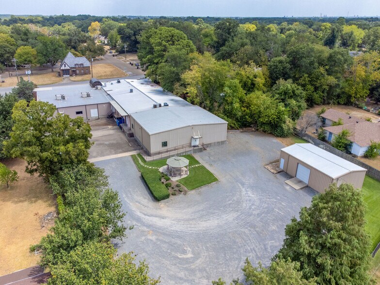 More Photos Of 611 S Mobberly Ave, Longview Flex For Sale