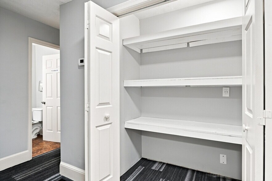 More Photos Of 255 Norcross St, Roswell Office For Lease
